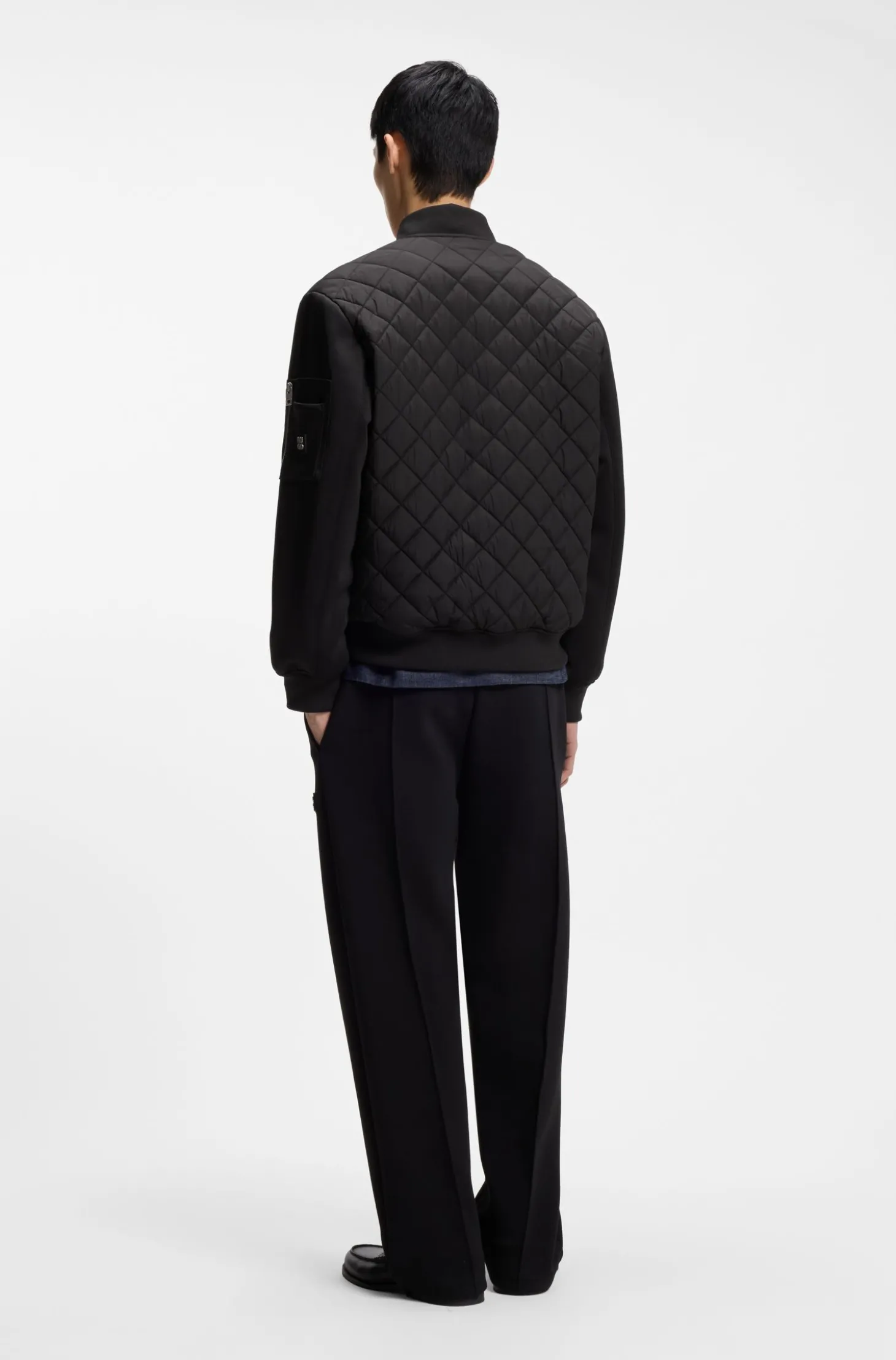 Wasserabweisende Jacke aus verschiedenen Materialien