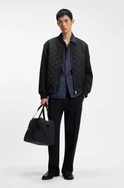 Wasserabweisende Jacke aus verschiedenen Materialien