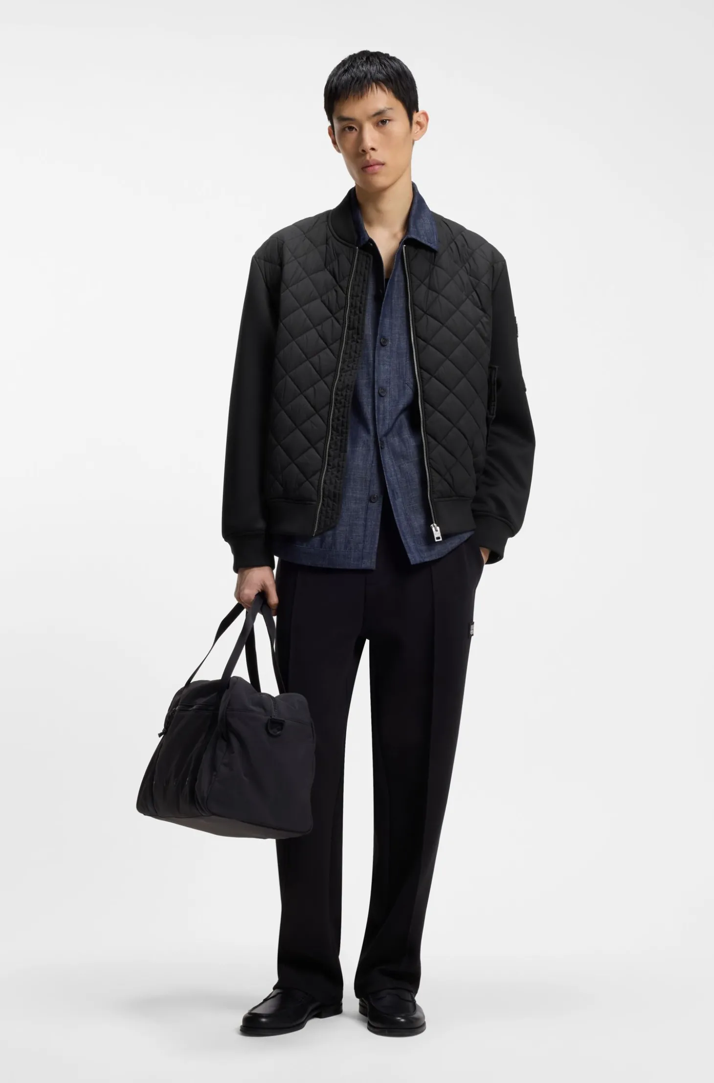 Wasserabweisende Jacke aus verschiedenen Materialien