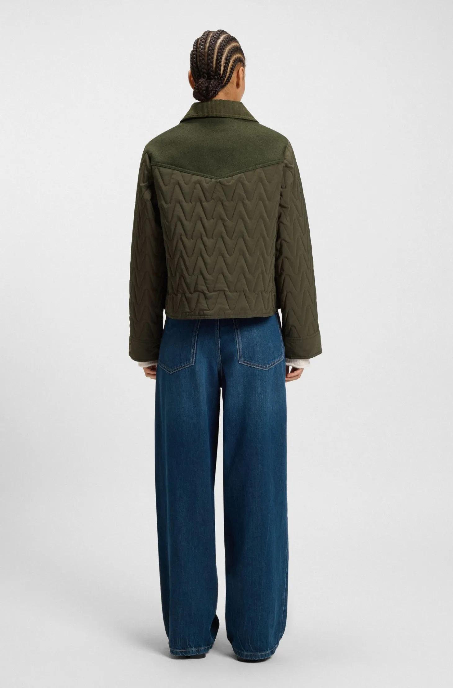 Wasserabweisende Jacke aus verschiedenen Materialien