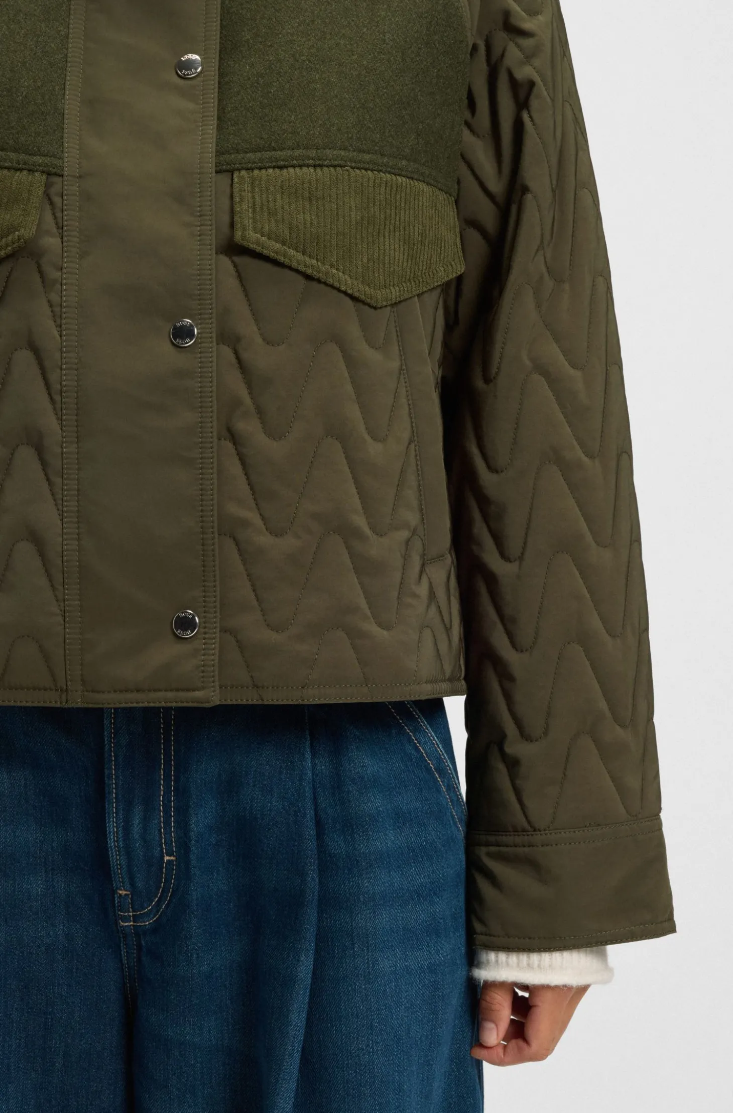Wasserabweisende Jacke aus verschiedenen Materialien