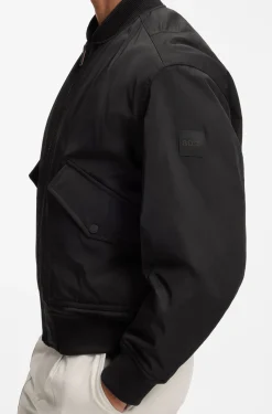 Wasserabweisende Jacke mit abnehmbarem Kapuzeneinsatz