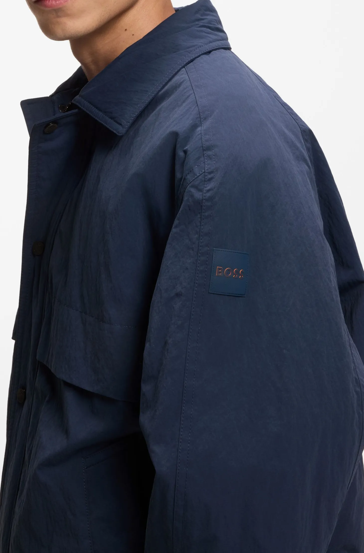 Wasserabweisende Jacke mit abnehmbarer Kapuze