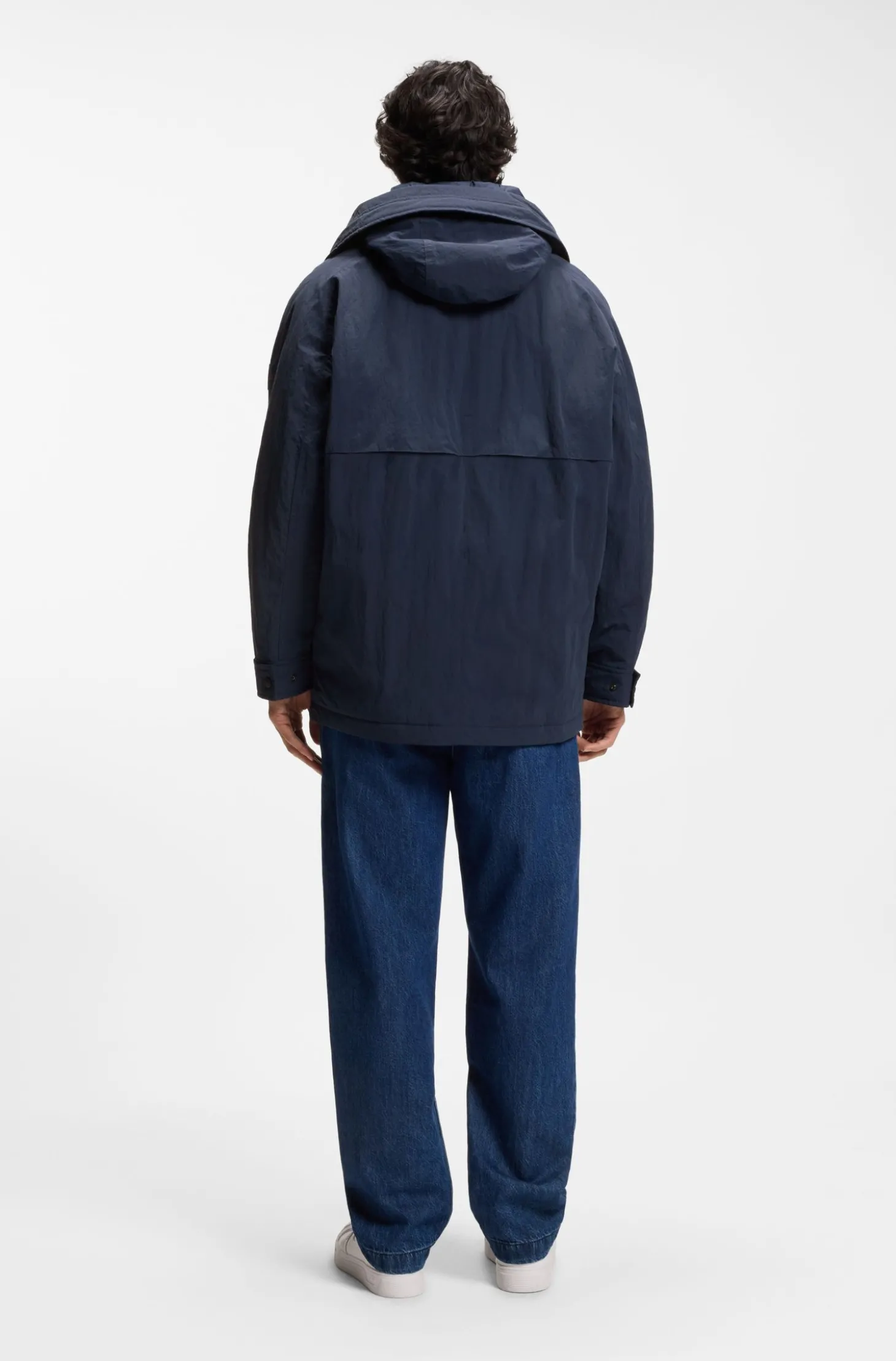 Wasserabweisende Jacke mit abnehmbarer Kapuze