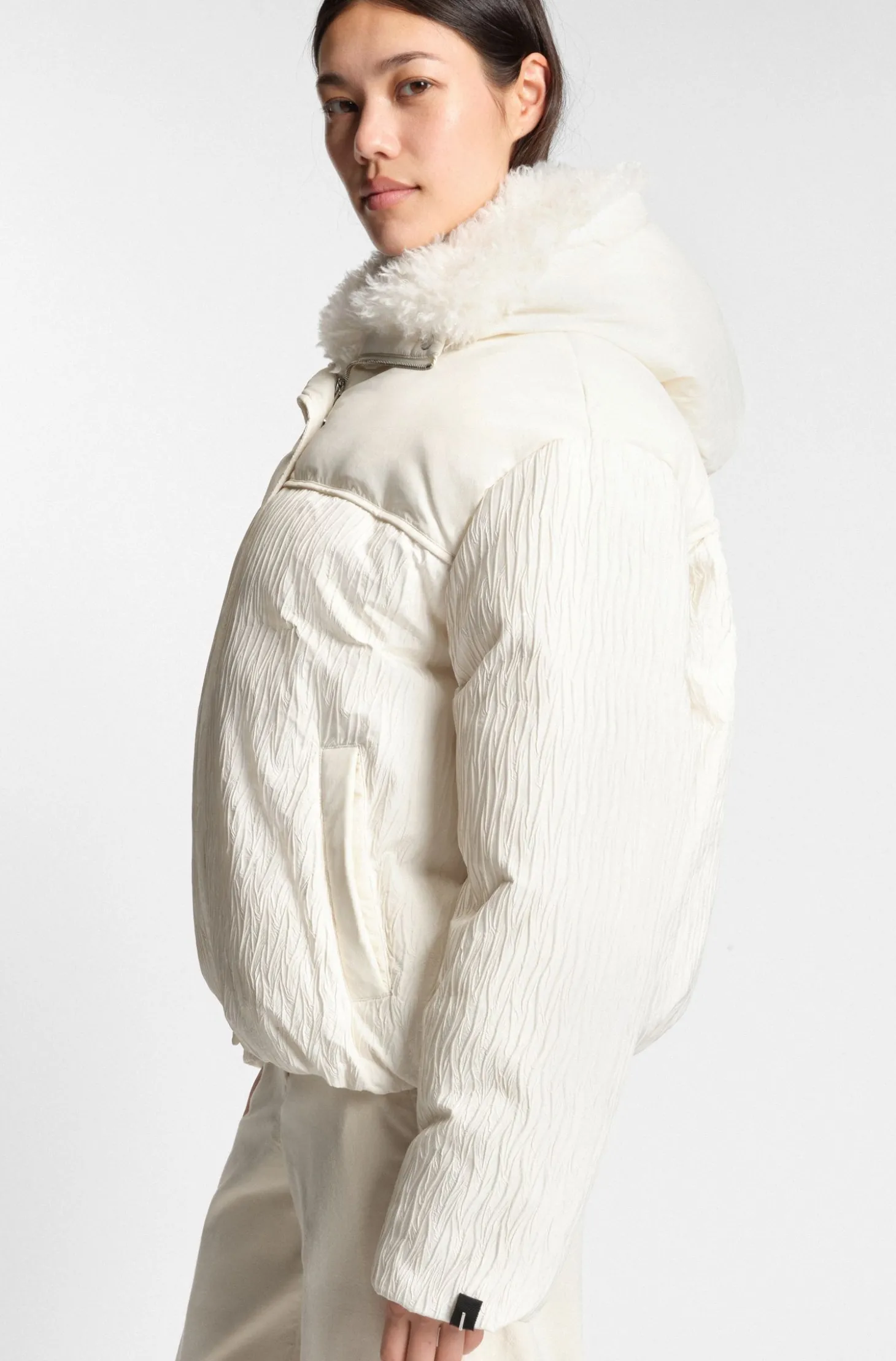 Wasserabweisende Jacke mit abnehmbarem Lätzchen aus Kunstfell