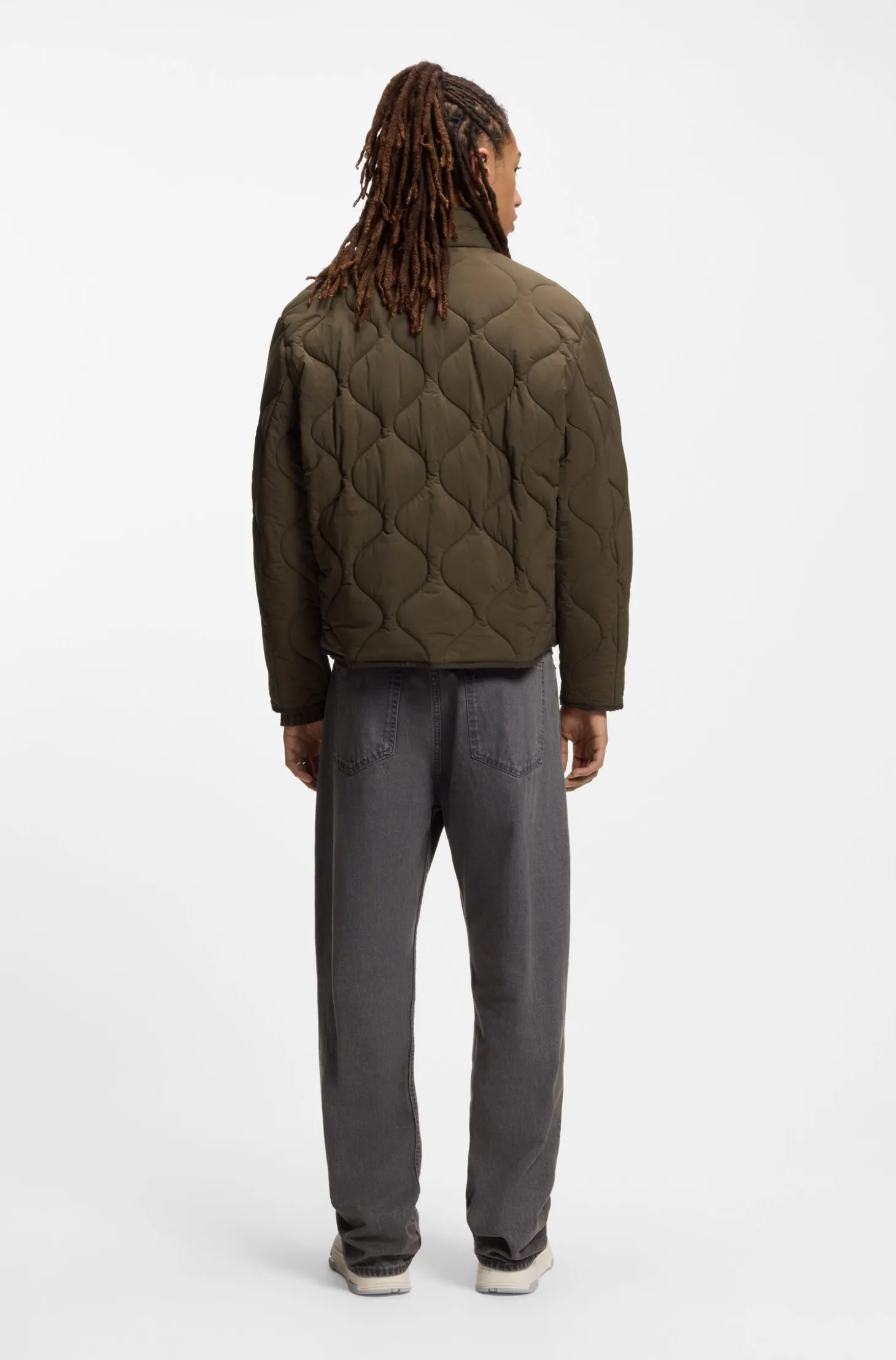 Wasserabweisende Jacke mit geschwungenen Absteppungen