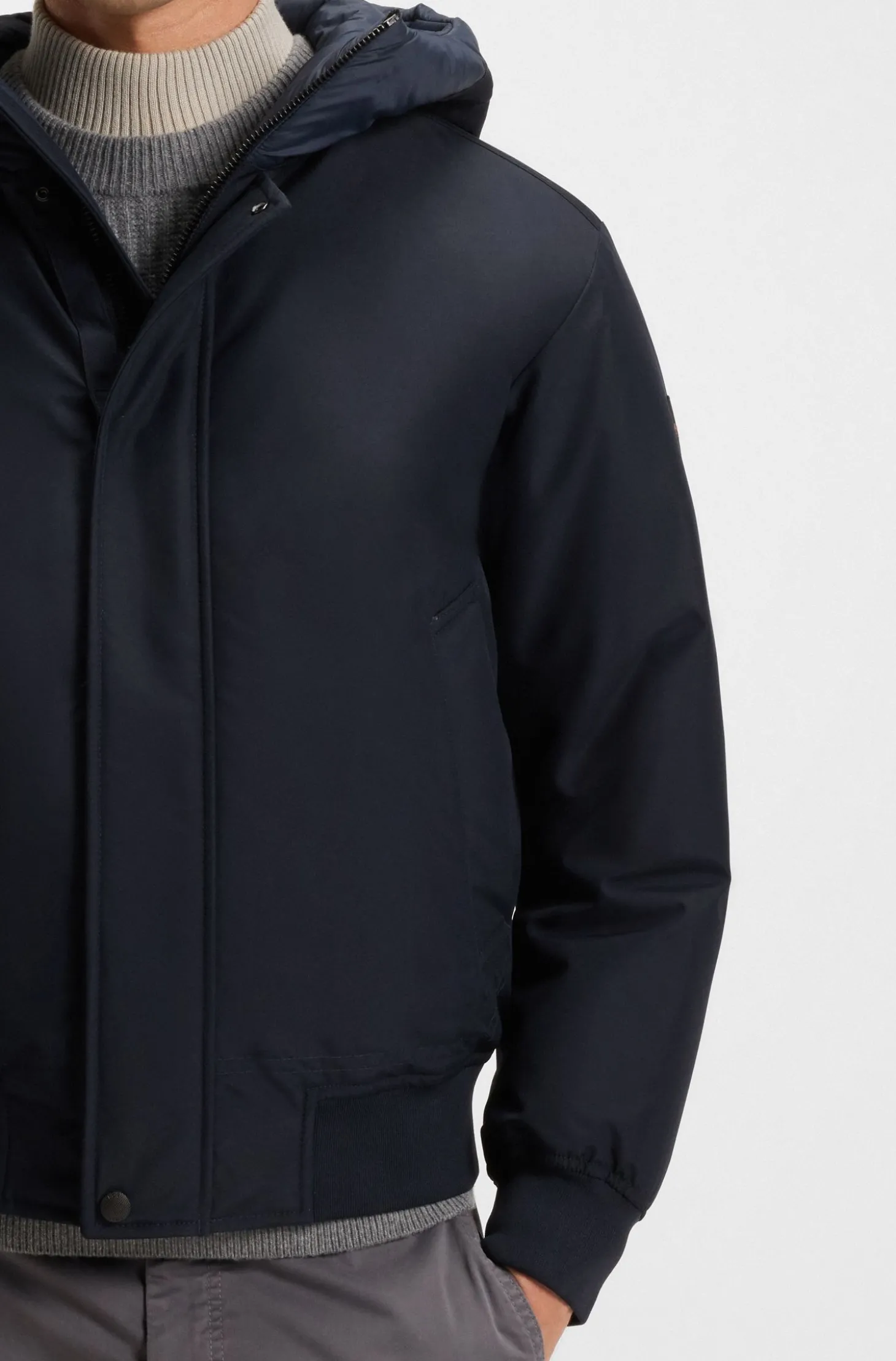 Wasserabweisende Jacke mit kontrastierendem Einsatz