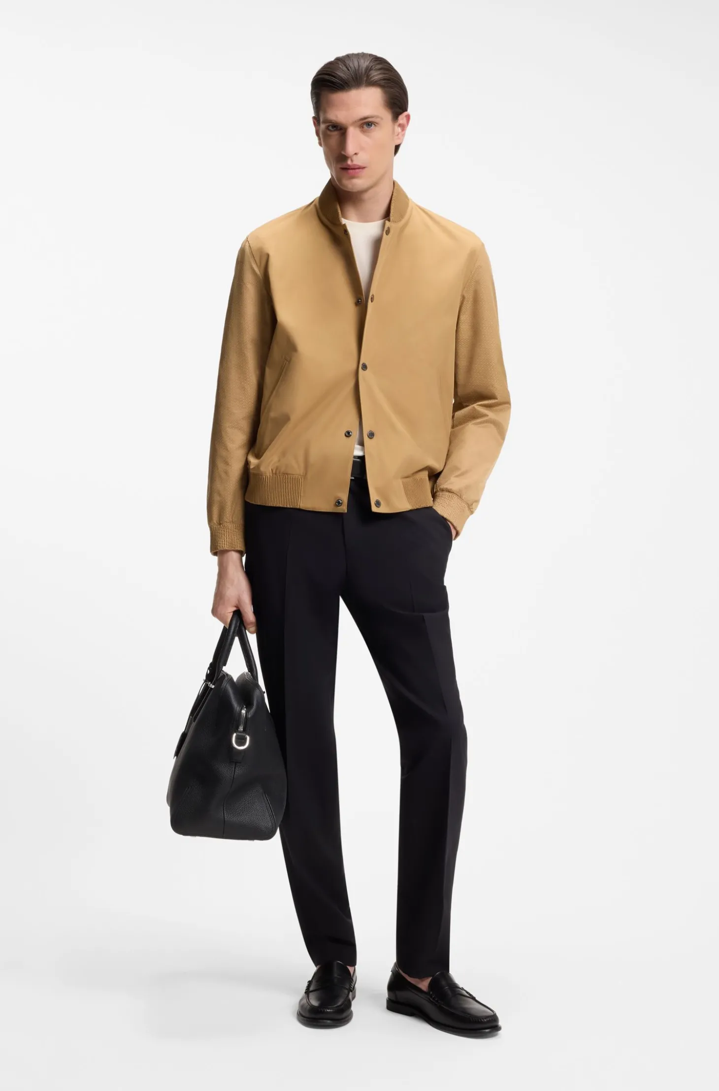 Wasserabweisende Jacke mit Monogramm-Muster an den Ärmeln