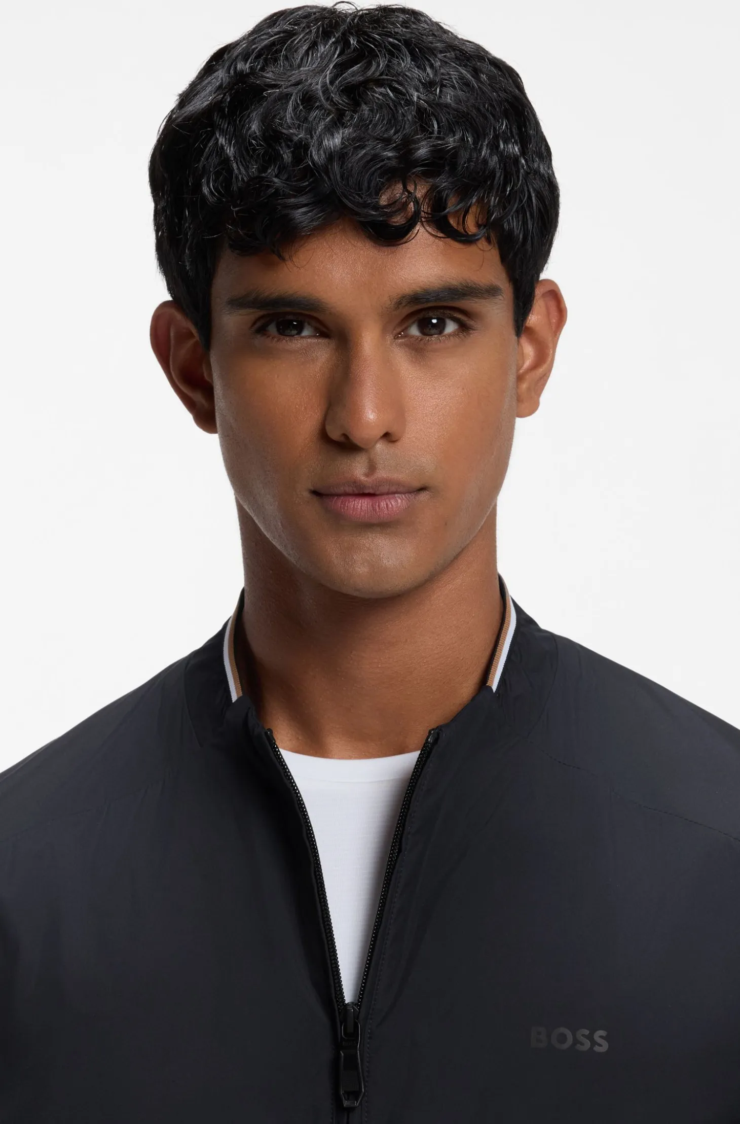 Wasserabweisende Jacke mit Reißverschluss und Logo-Details