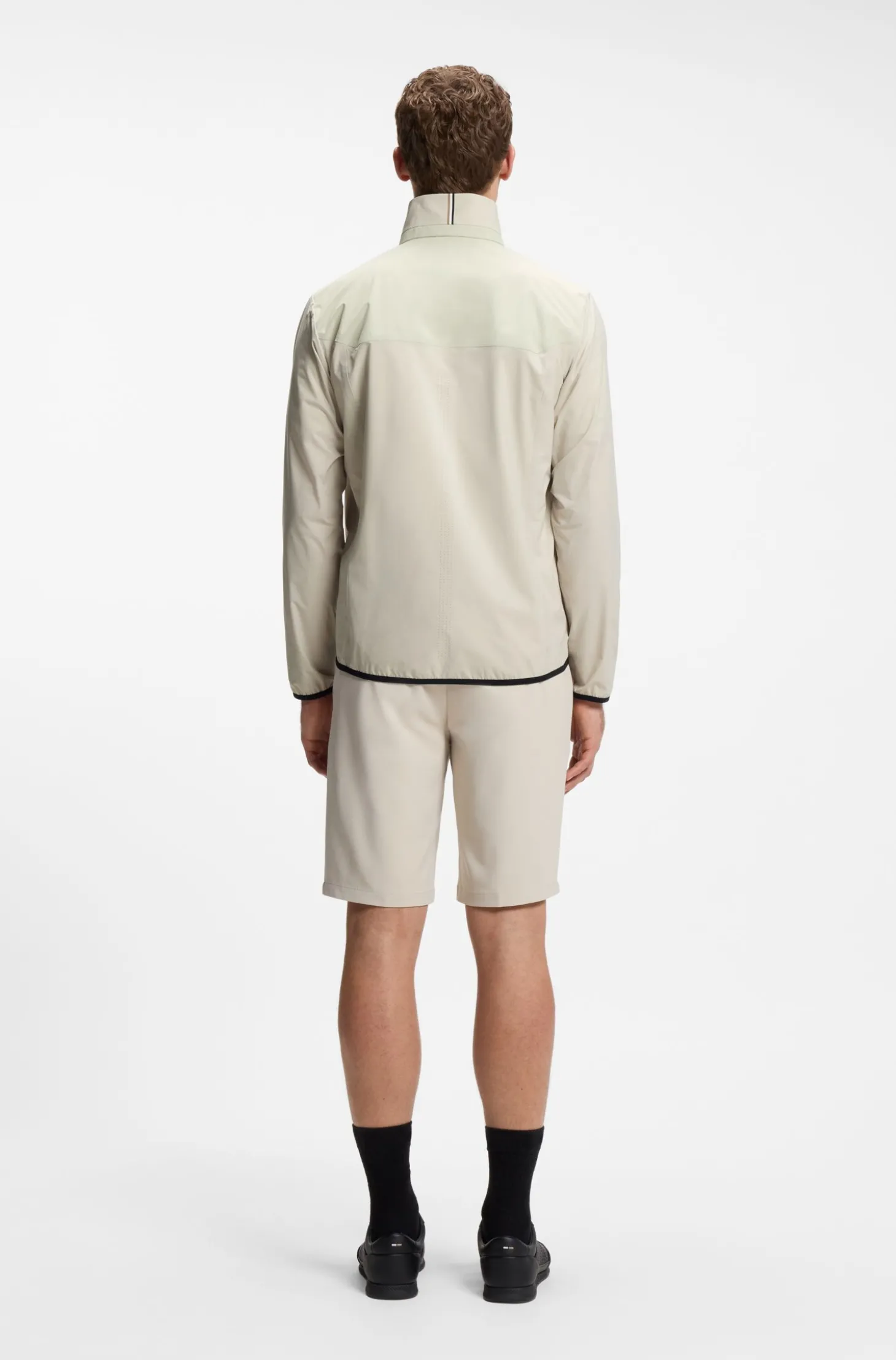 Wasserabweisende Jacke mit Vier-Wege-Stretch