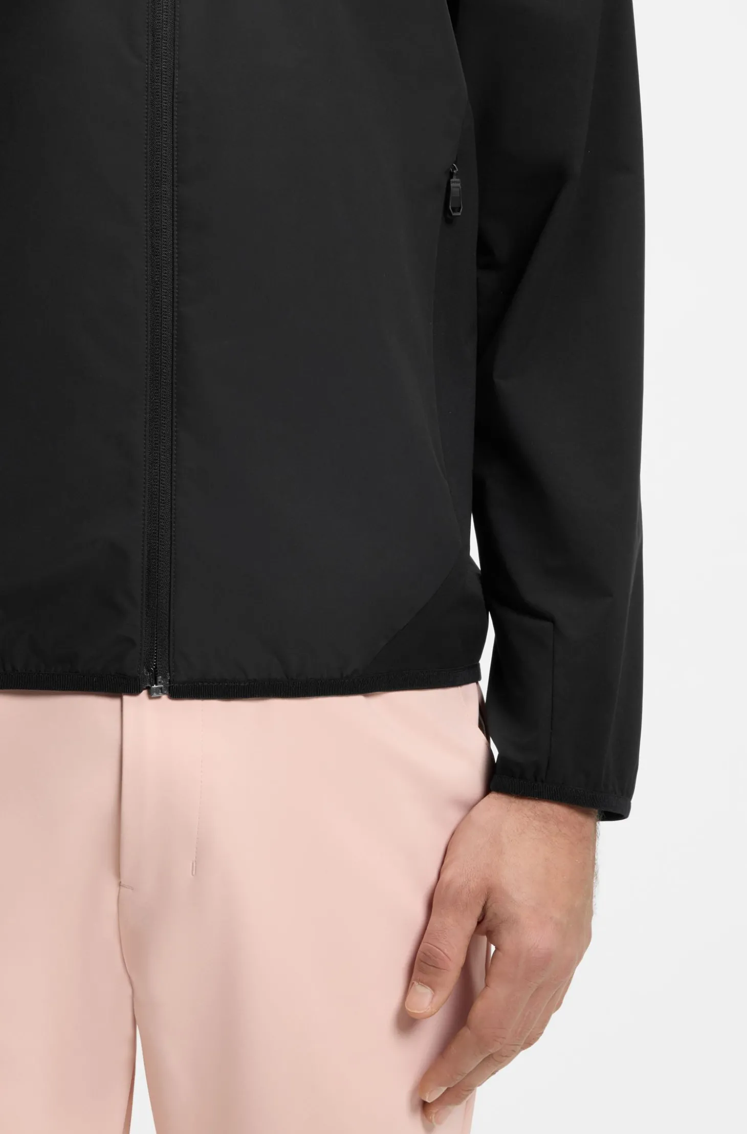 Wasserabweisende Jacke mit Vier-Wege-Stretch
