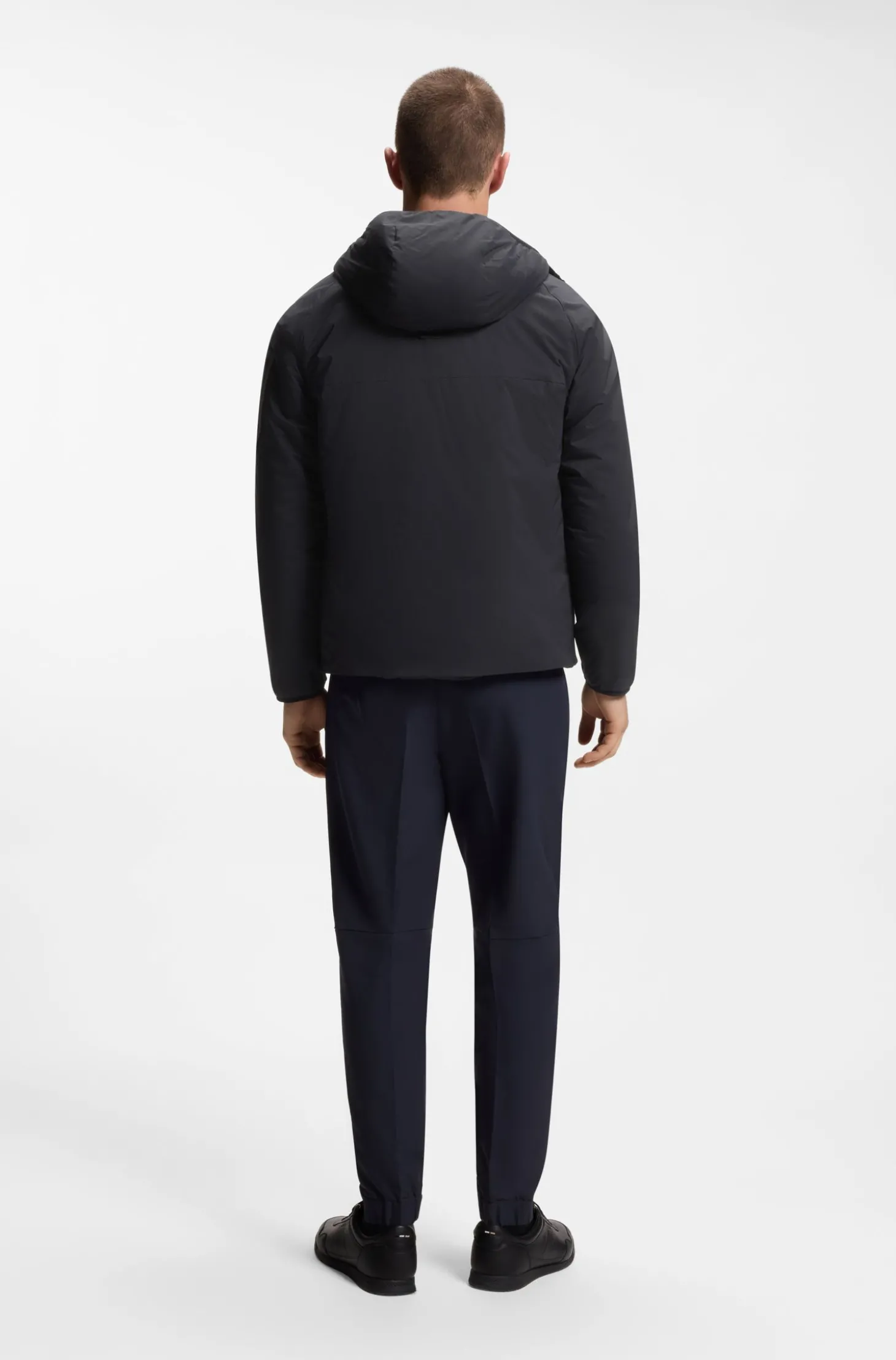 Wasserabweisende Jacke mit verstellbarem Saum