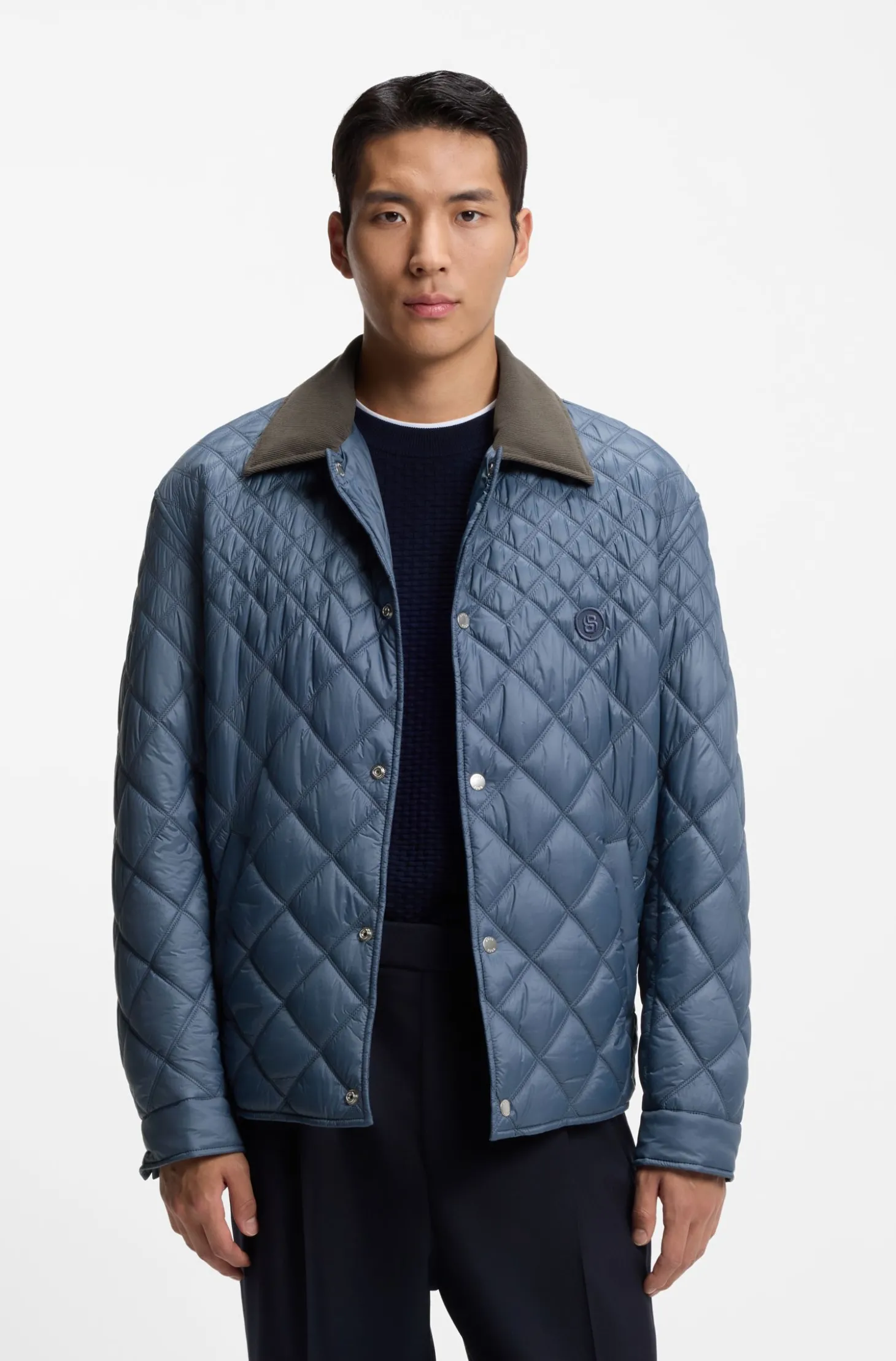 Wasserabweisende Jacke mit verschiedenen Absteppungen