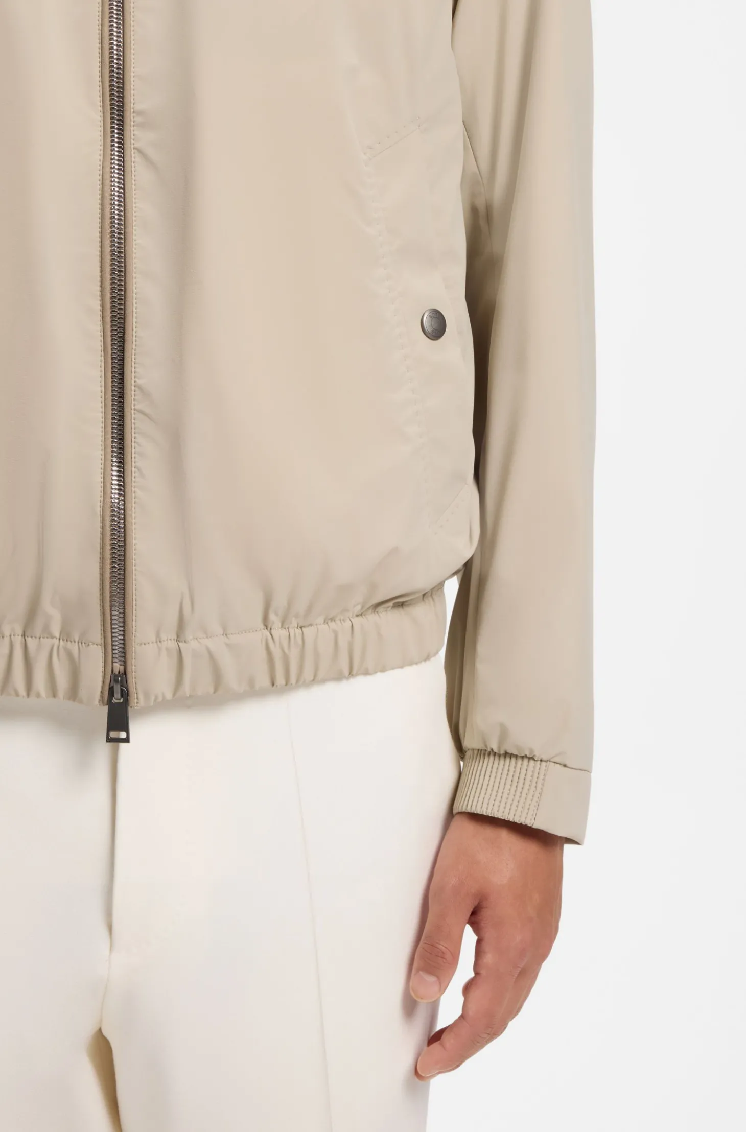Wasserabweisende Jacke mit Zwei-Wege-Stretch und Reißverschluss