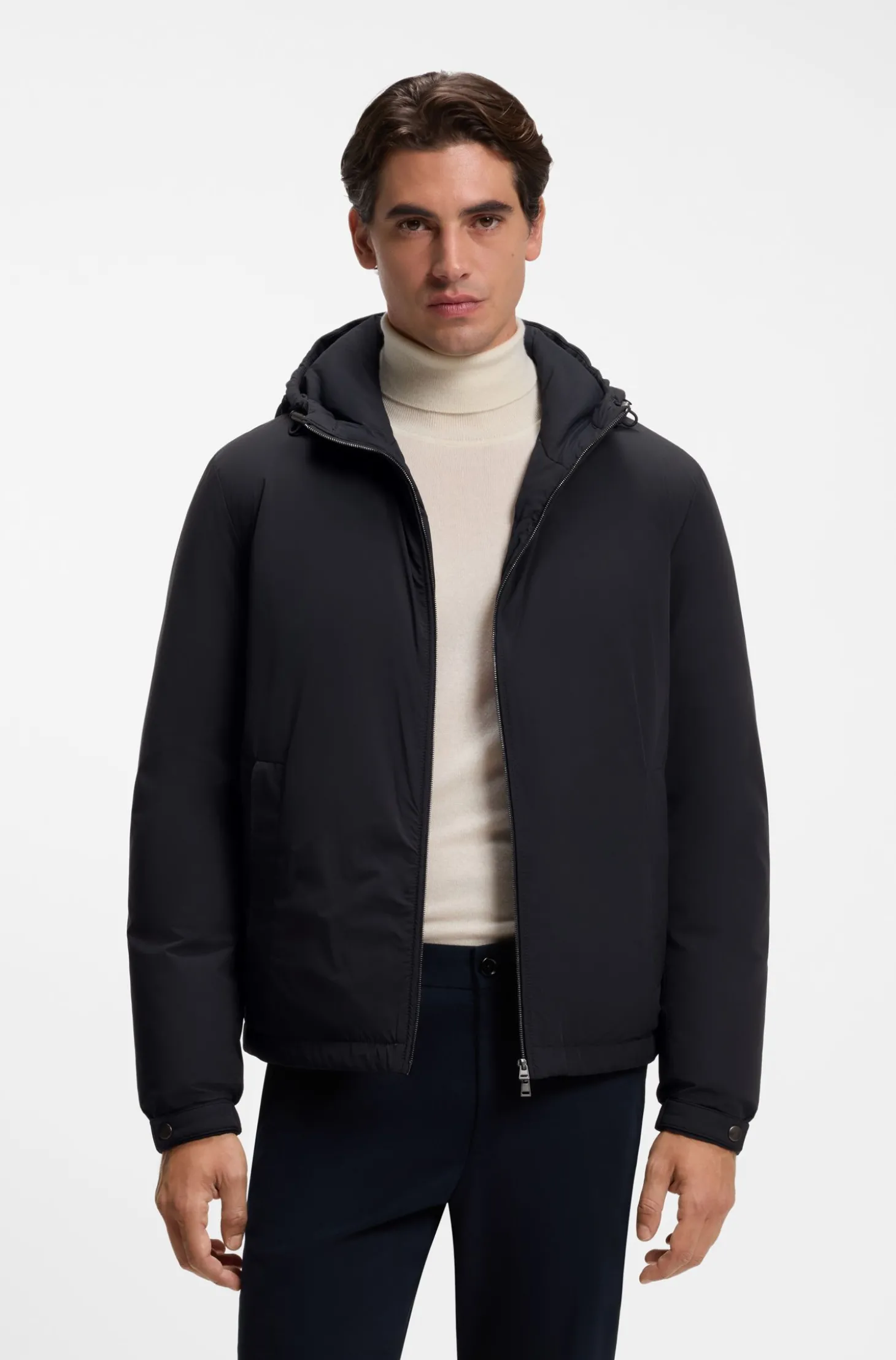 Wasserabweisende Kurzjacke mit Kapuze und Daunenfüllung