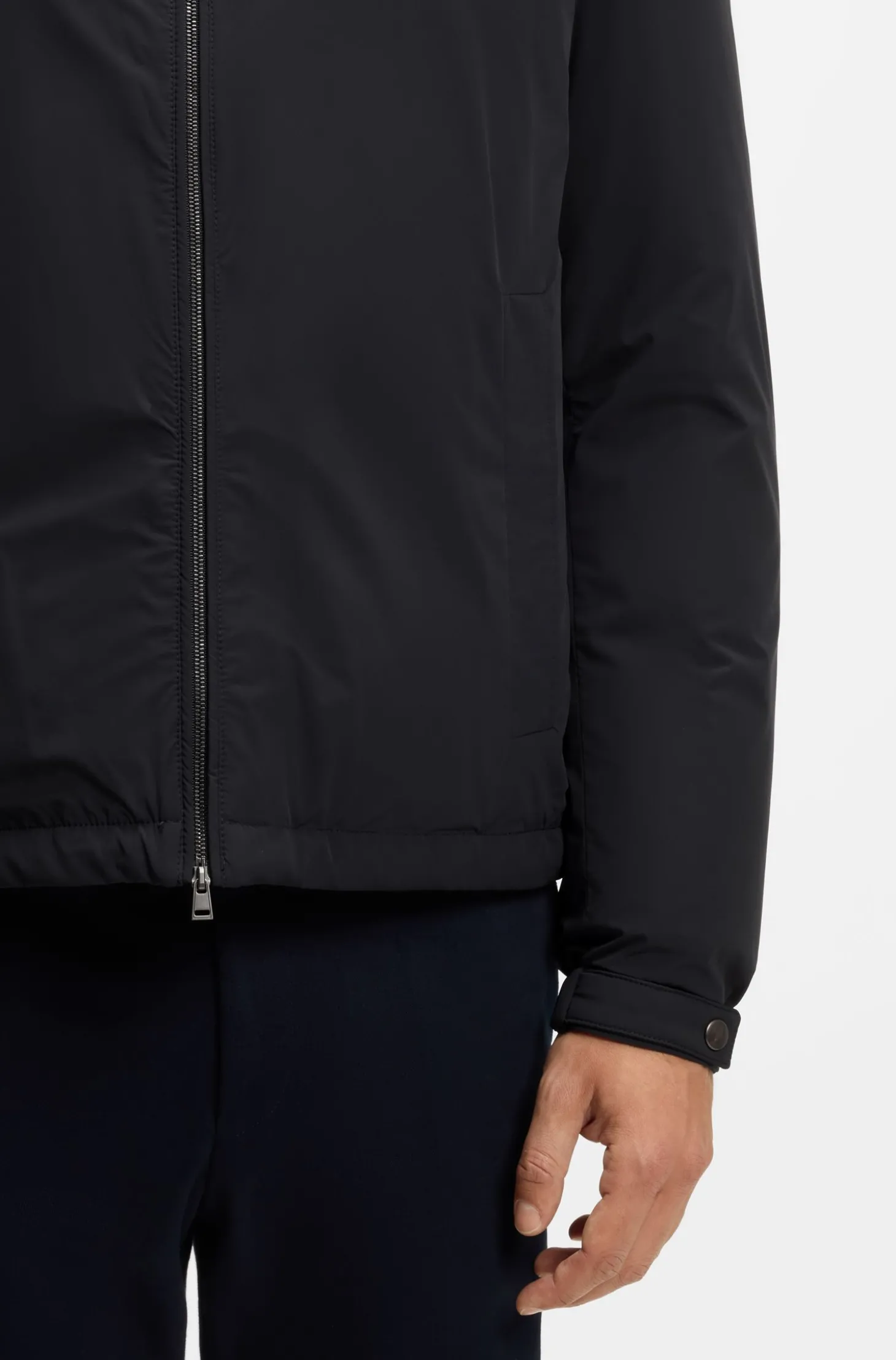 Wasserabweisende Kurzjacke mit Kapuze und Daunenfüllung