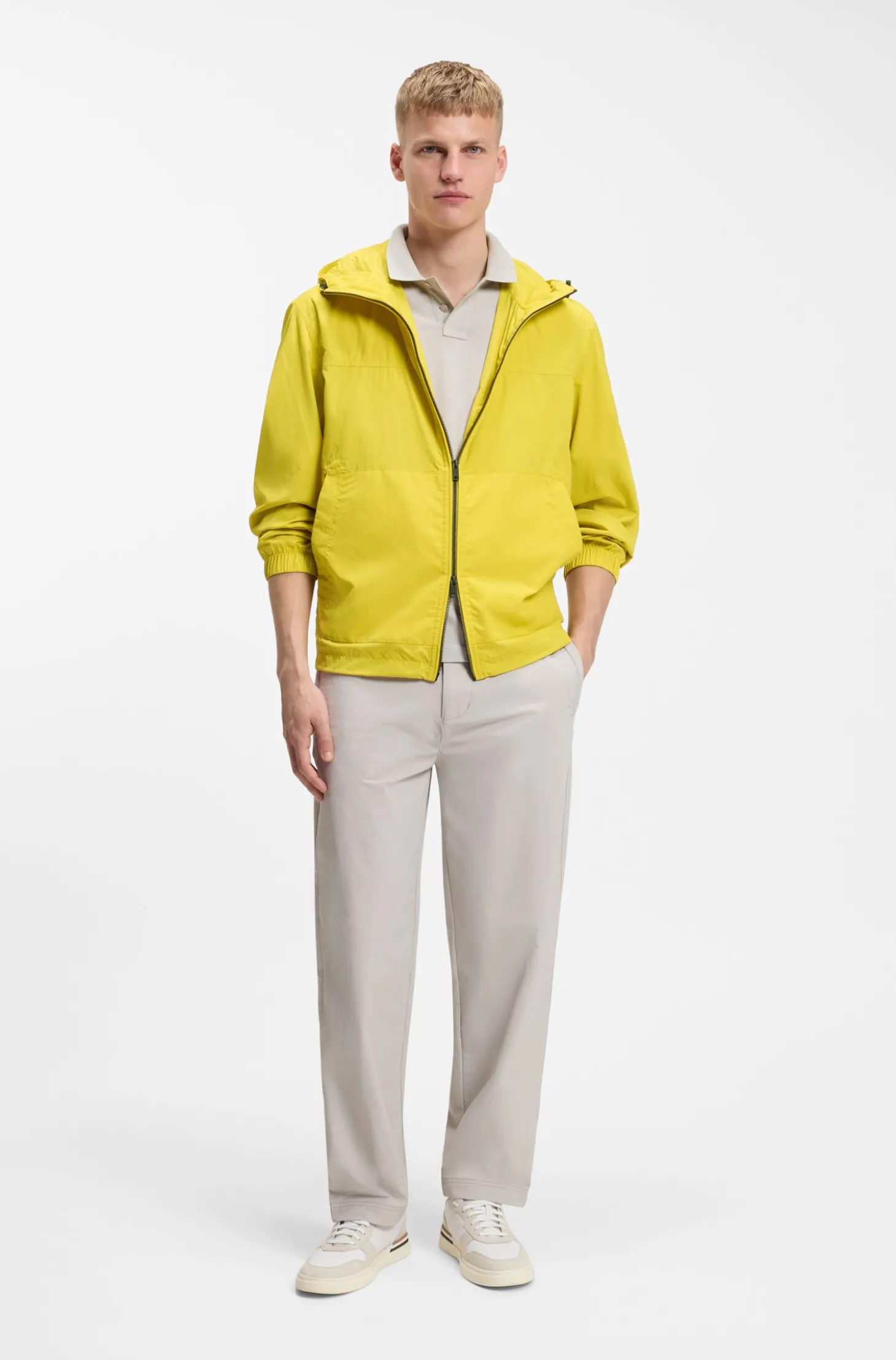 Wasserabweisender Regular-Fit Windbreaker aus softem Gewebe