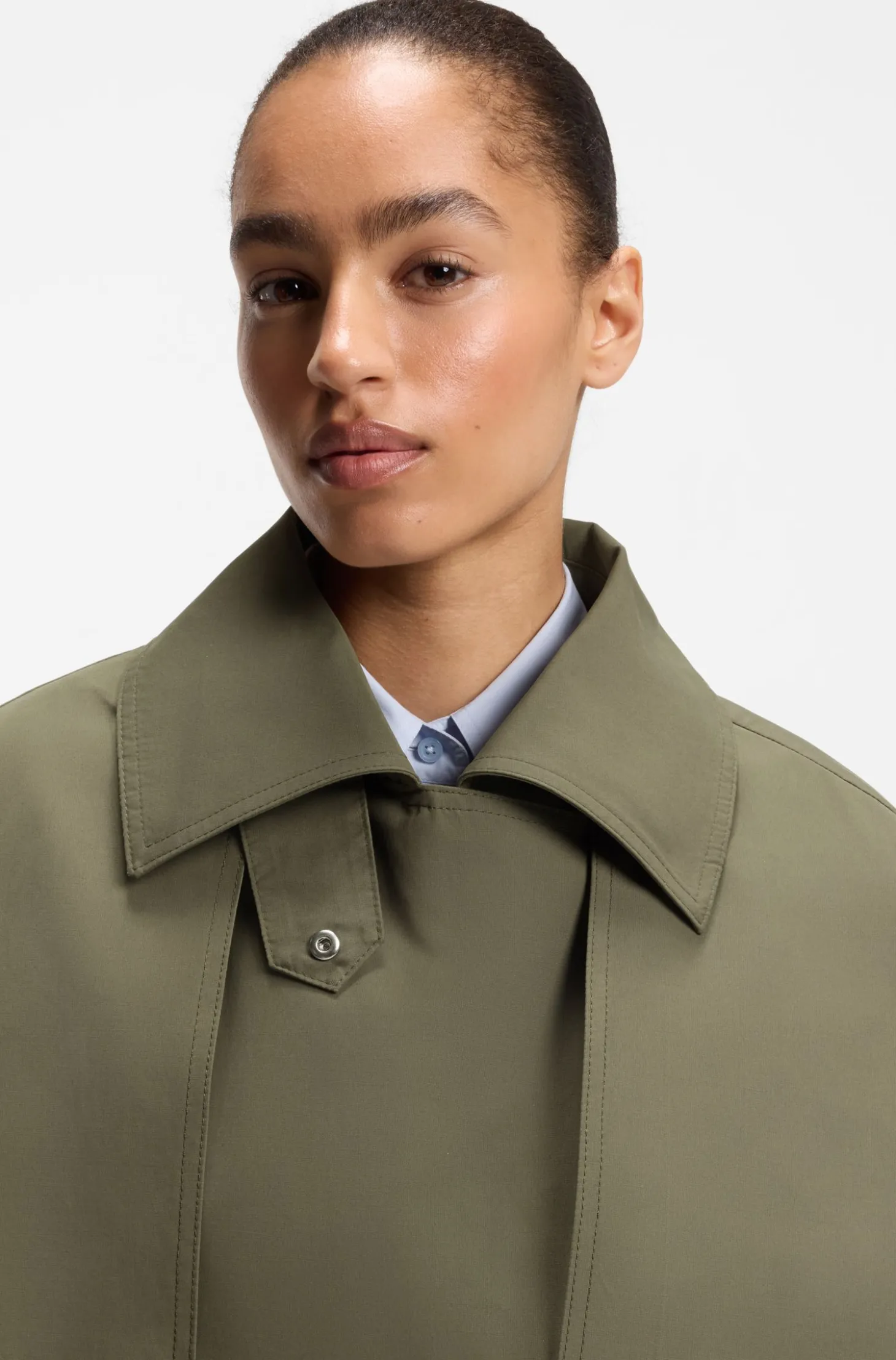 Wasserabweisender Trenchcoat mit Gürtel