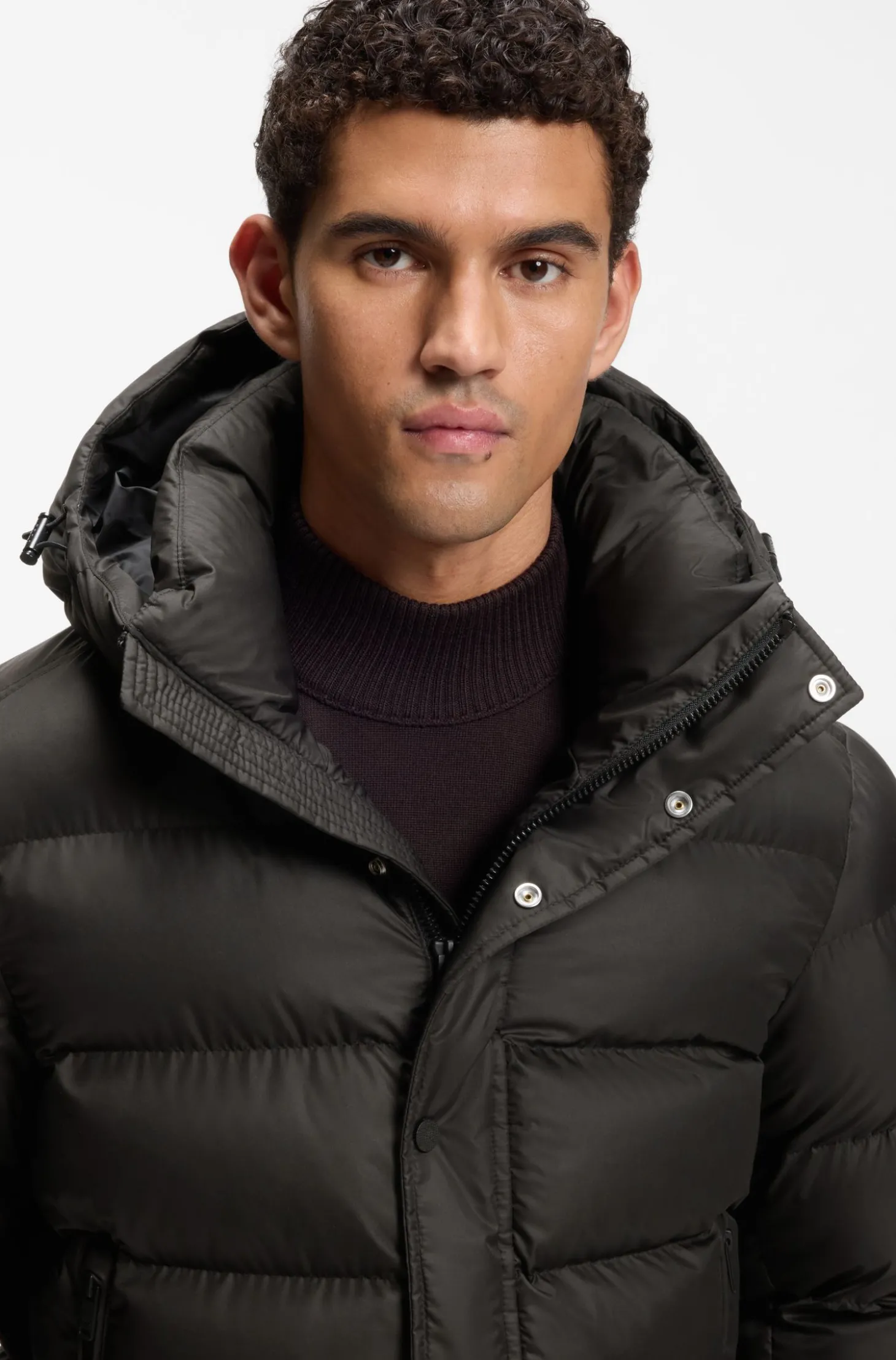 Wasserabweisende Steppjacke mit Kapuze und gepolstertem Kragen