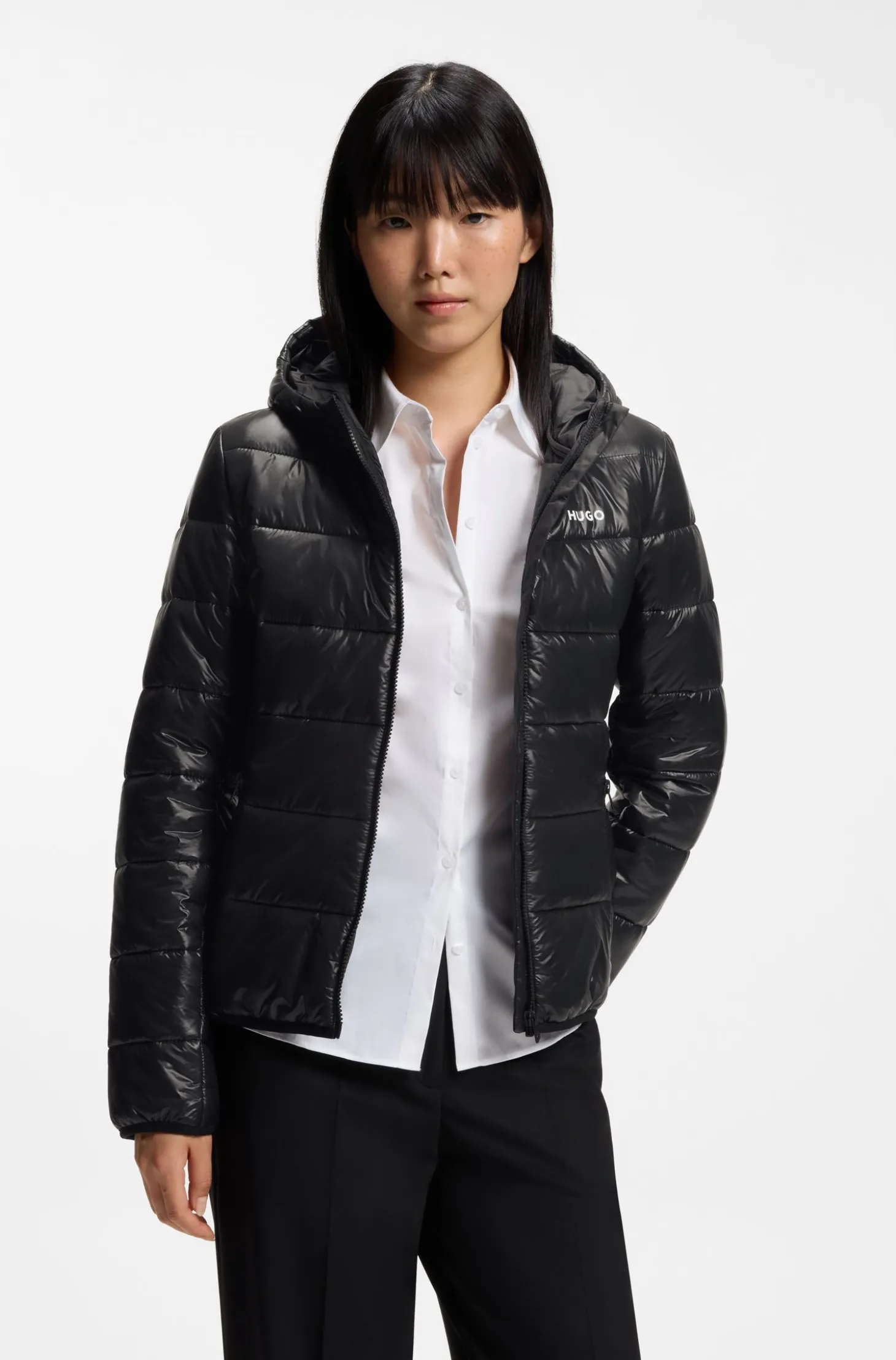 Wasserabweisende Steppjacke mit Kapuze und aufgedrucktem Logo