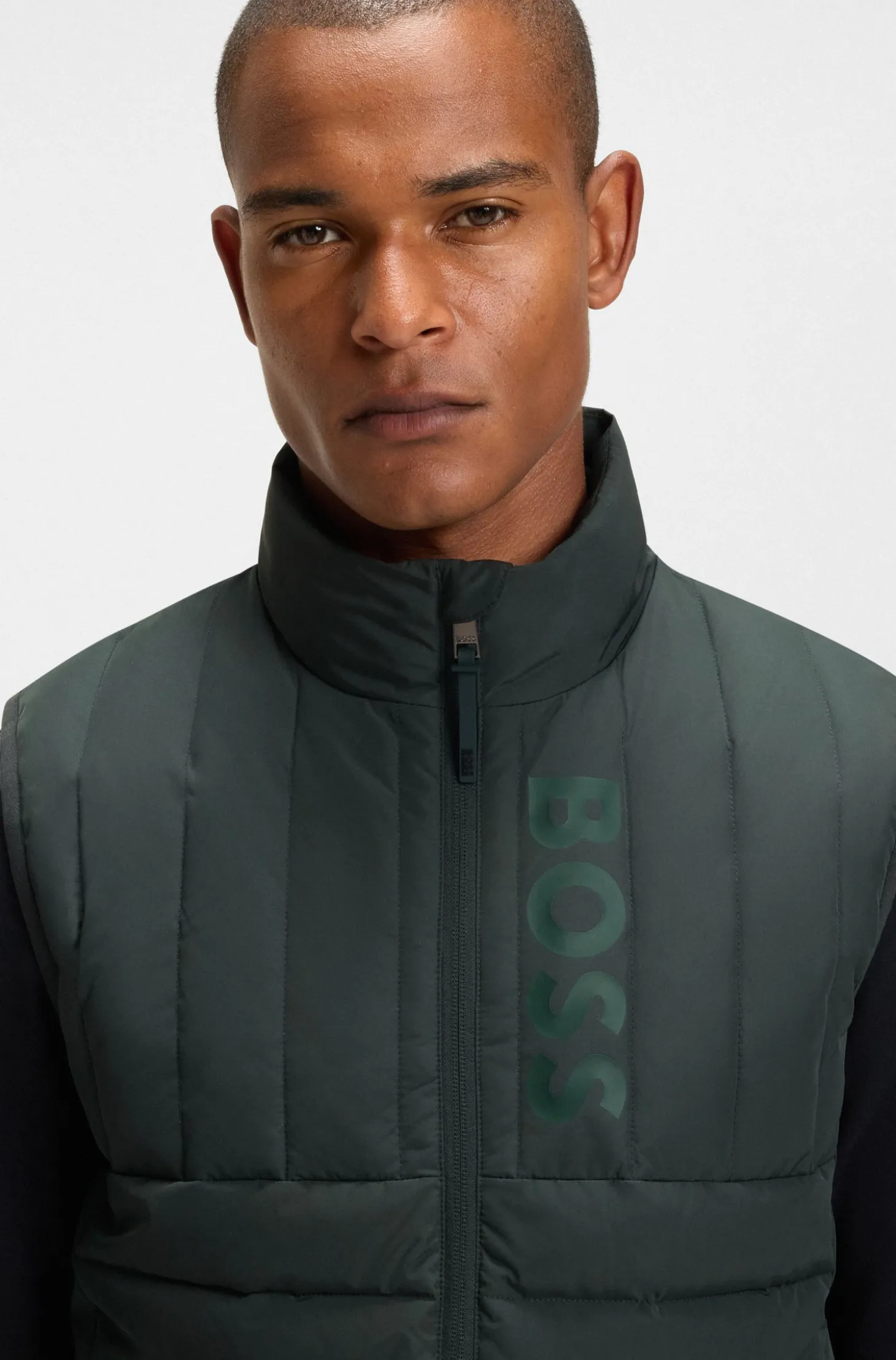 Wasserdichte Reitsport-Weste mit vertikalem Logo-Print