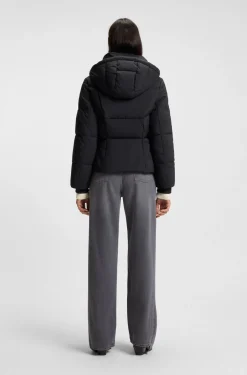 Wattierte Jacke mit Kapuze und Paspeln