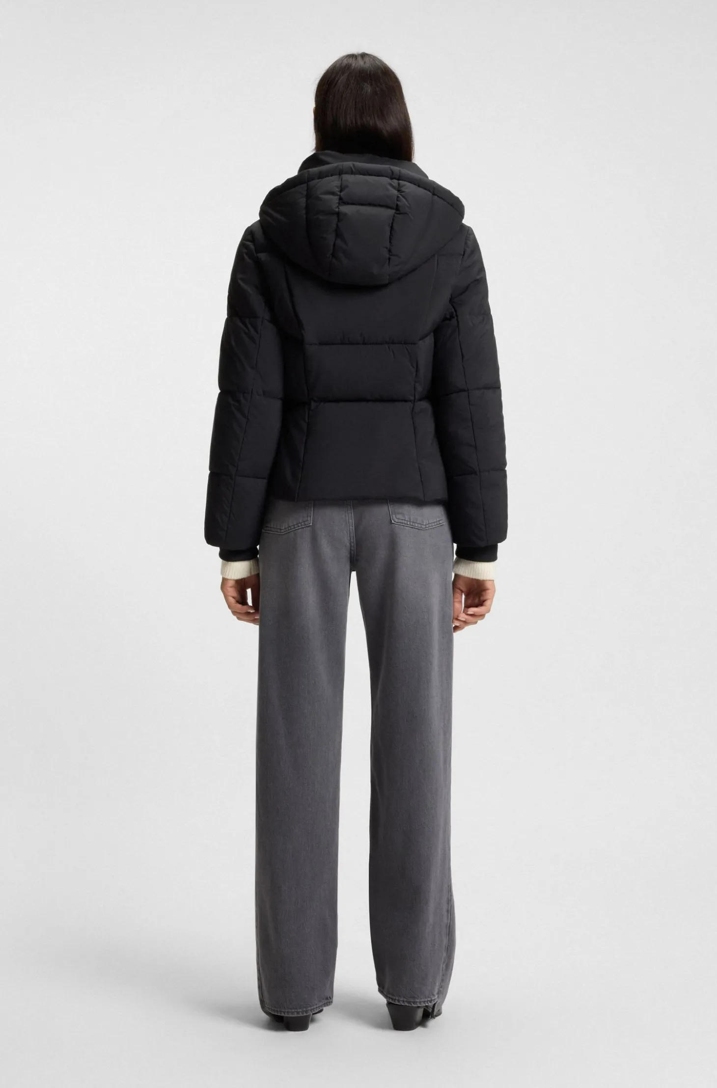 Wattierte Jacke mit Kapuze und Paspeln