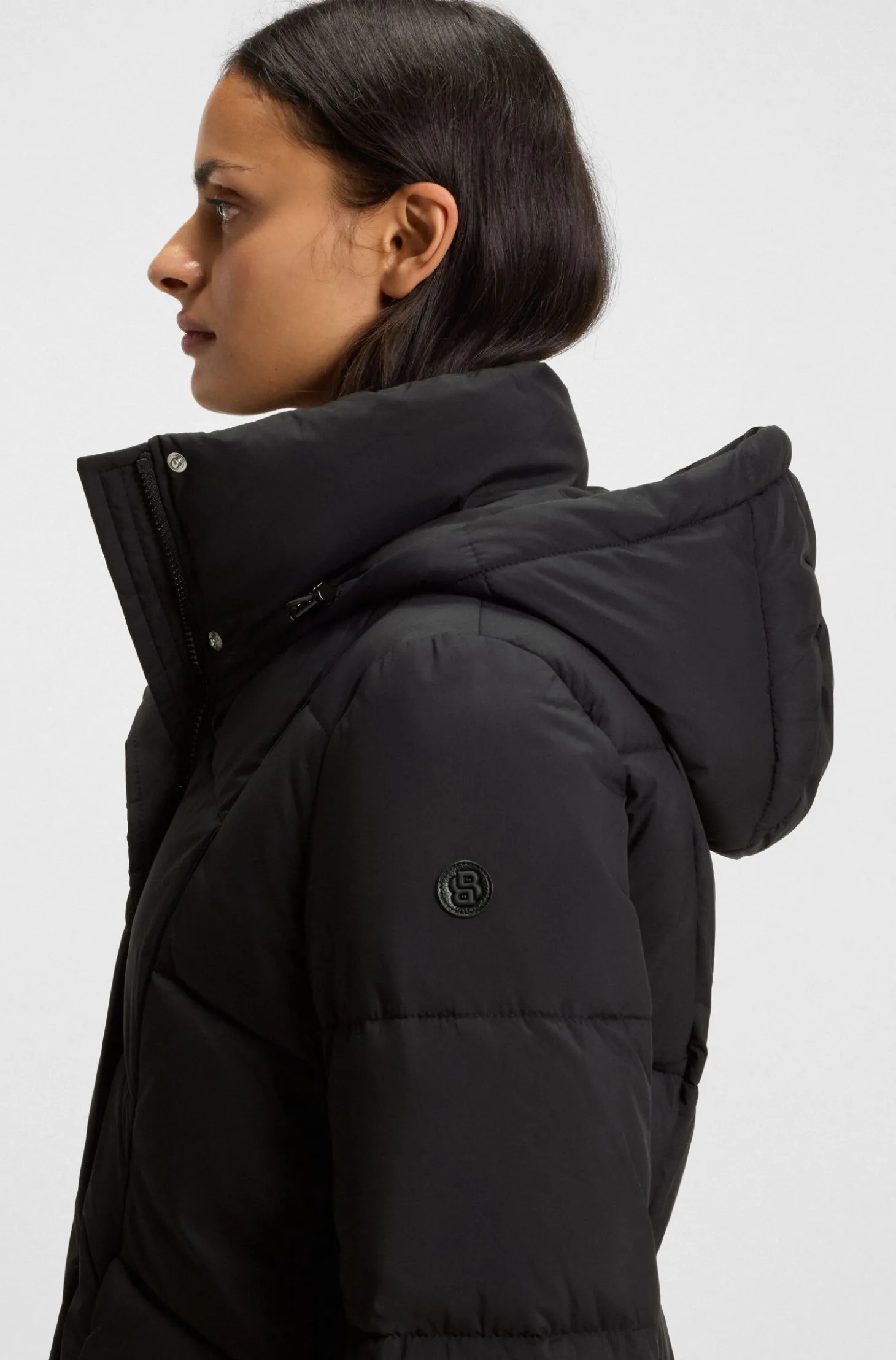 Wattierte Jacke mit Kapuze und Paspeln