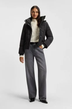 Wattierte Jacke mit Kapuze und Paspeln