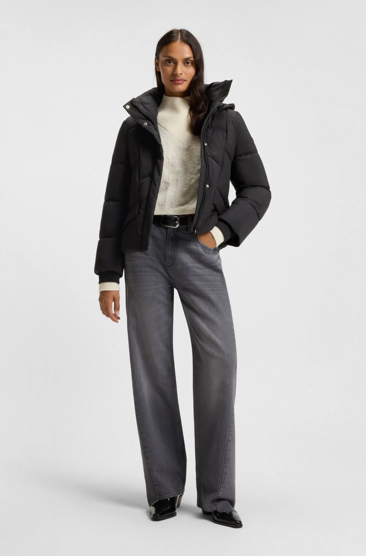 Wattierte Jacke mit Kapuze und Paspeln