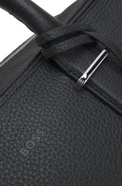 Weekender aus genarbtem Leder mit Logo-Prägung