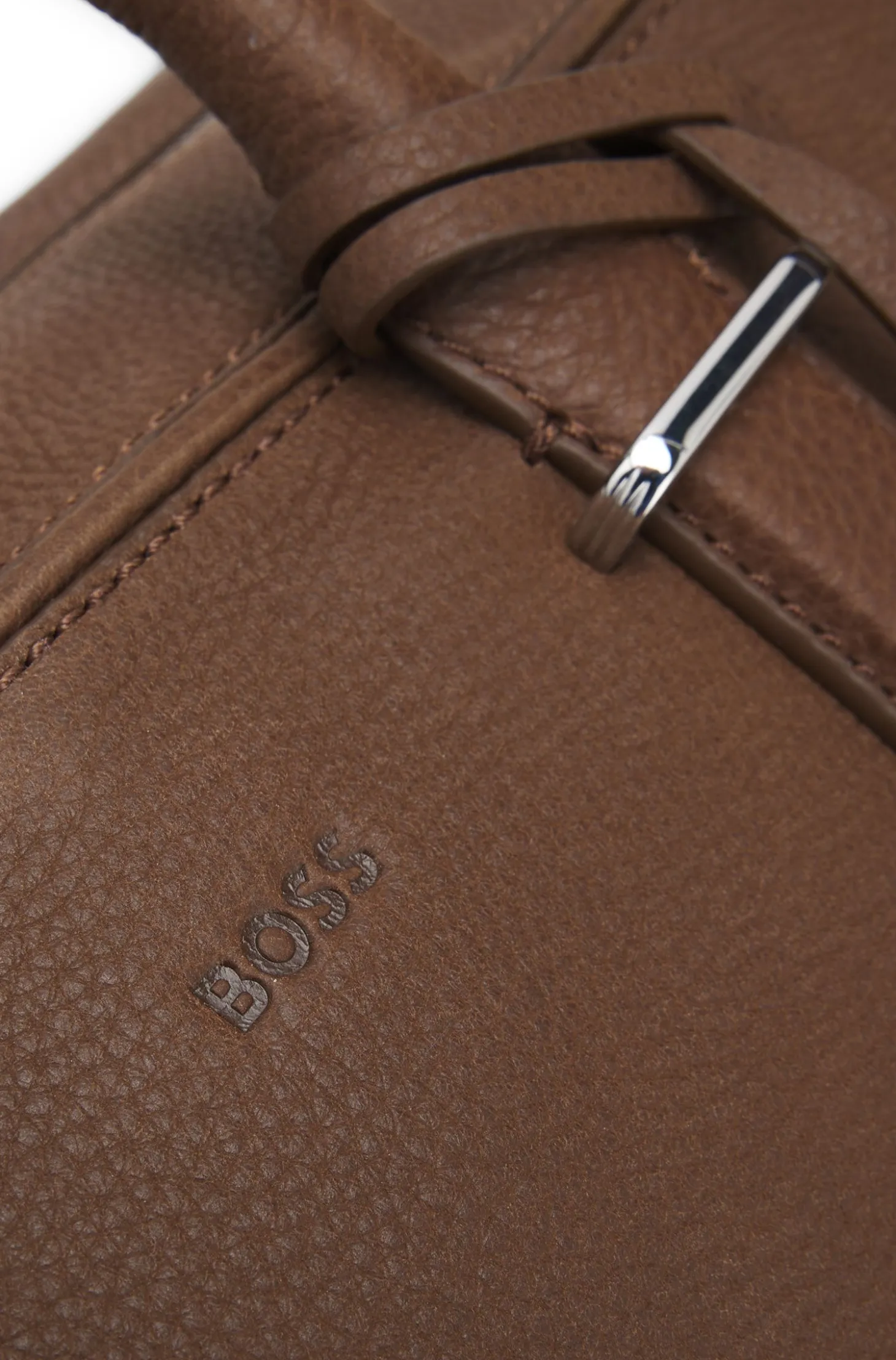 Weekender aus genarbtem Leder mit Logo-Prägung