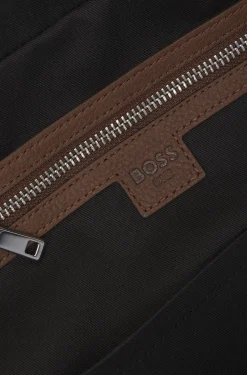 Weekender aus genarbtem Leder mit Logo-Prägung