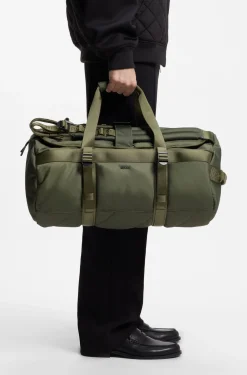 Weekender mit Rucksackriemen und Logo-Schriftzug