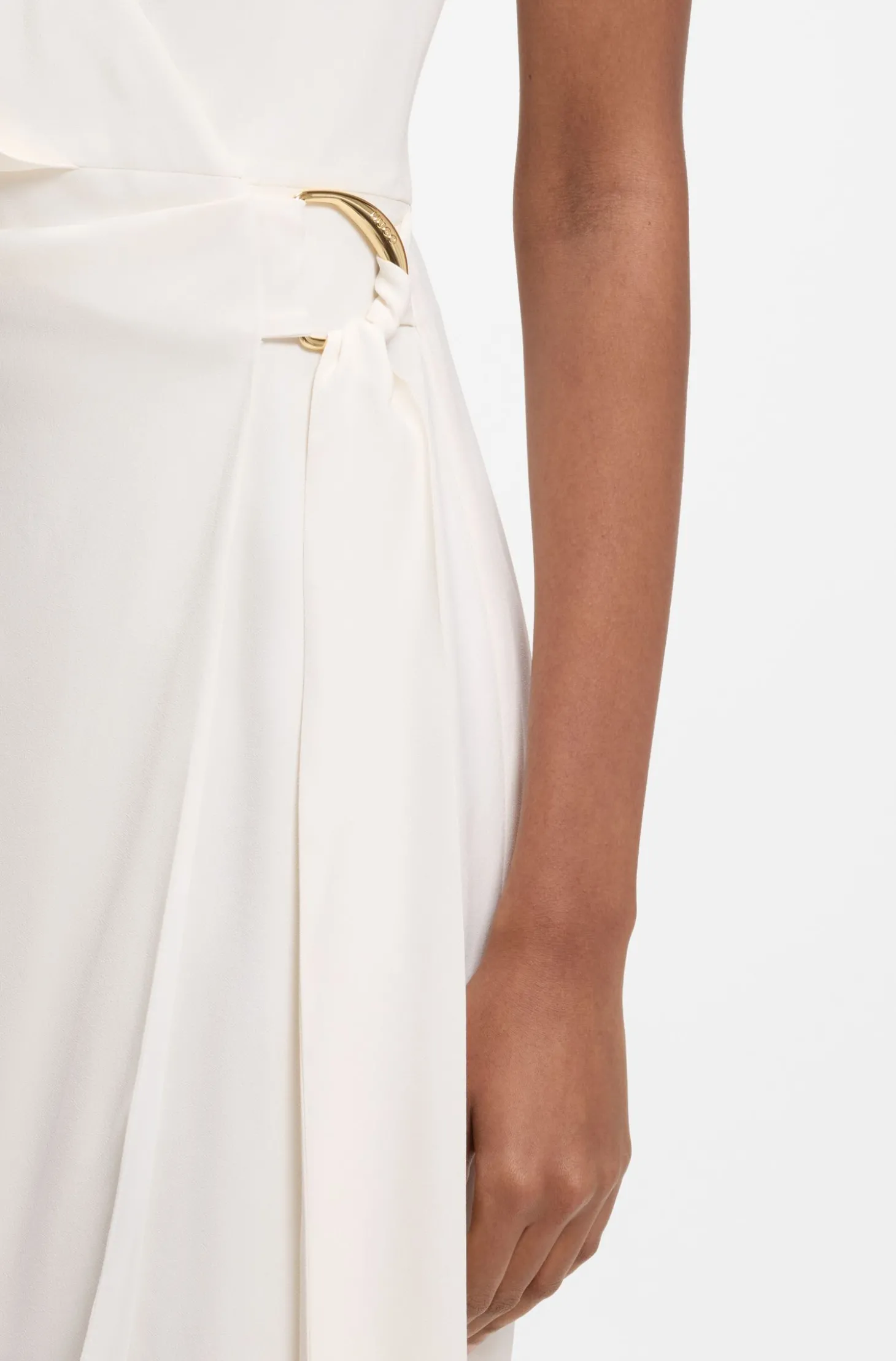 Wickelkleid aus Krepp mit D-Ring-Detail