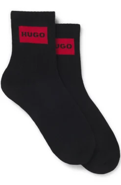 Zweierpack kurze Socken mit roten Logos