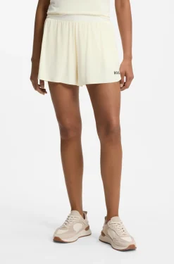 Zweilagige Active Shorts mit Feuchtigkeitsmanagement